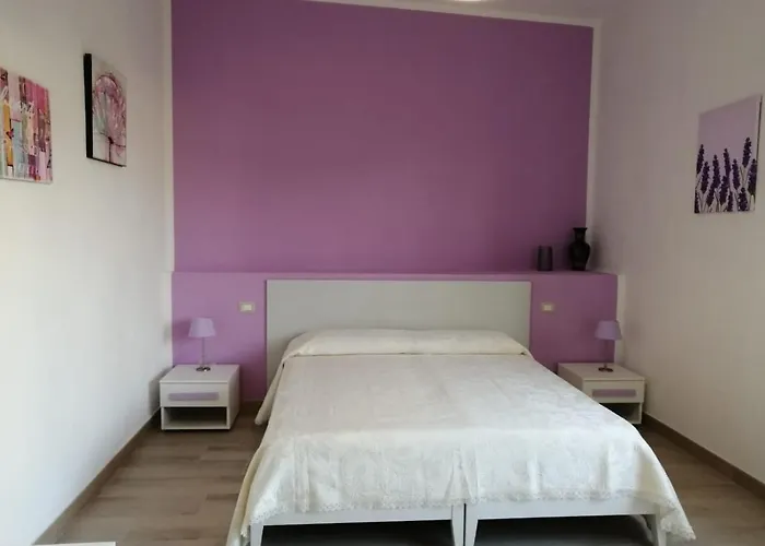 The Purple Room -double bed, full view