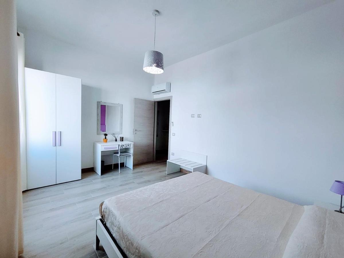 The Purple Room -wide-angle view