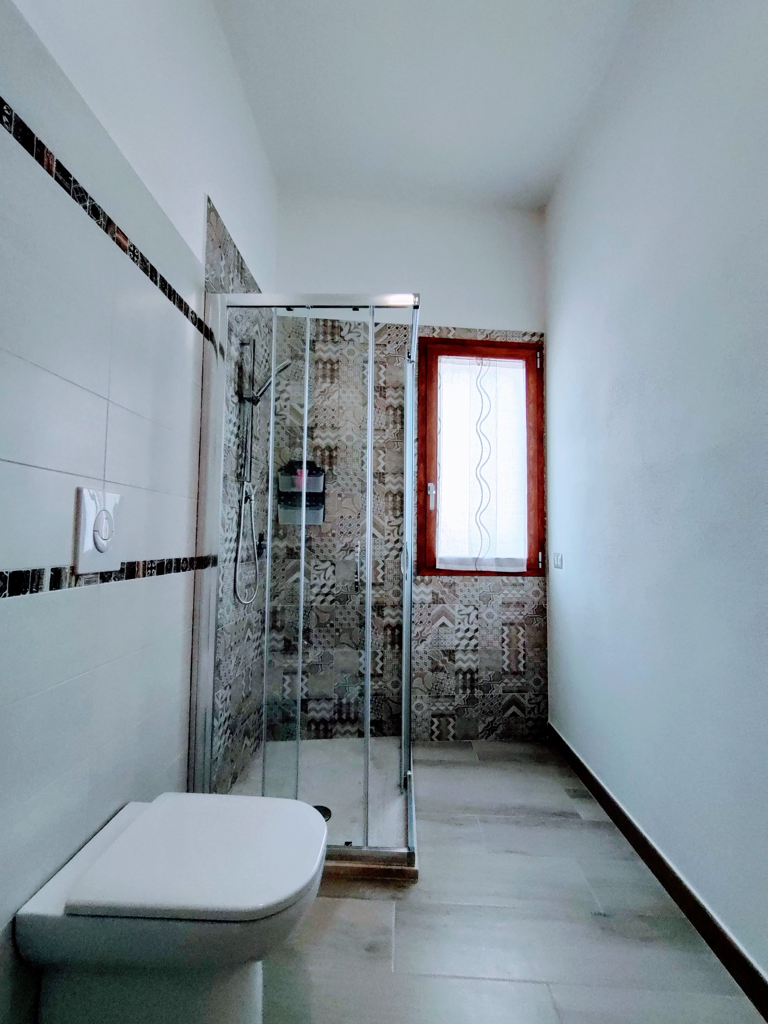 The Purple Room -en-suite bathroom